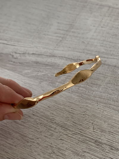 BRAZALETE DE FANTASIA CON FORMA DORADO