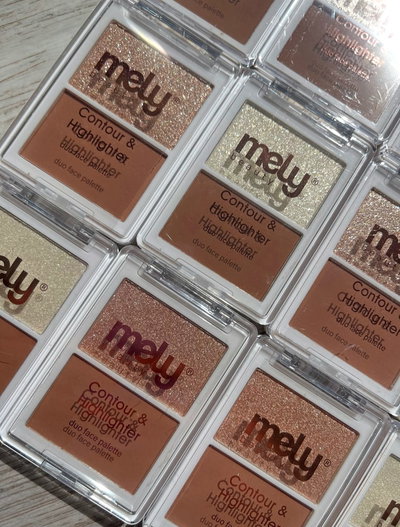 Iluminador y contorno Mely