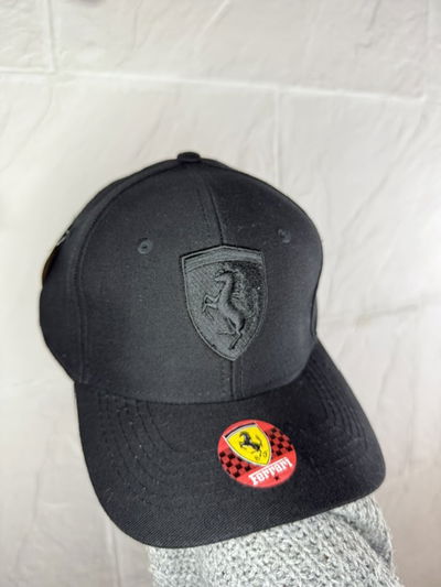 Gorra Ferrari black