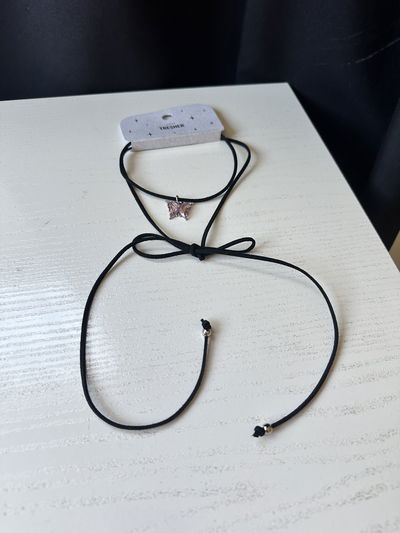 Choker mariposa