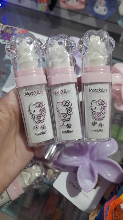 Polvo de adas hello kitty.