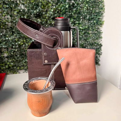 COMBO 191 - Mate Algarrobo Camionero, Termo, Canasta Matera, Yerbera y Bombilla