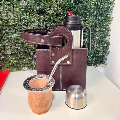 PROMO 20 - Mate Camionero ALGARROBO, Termo, Canasta + Bombilla Pico LORO Acero de REGALO