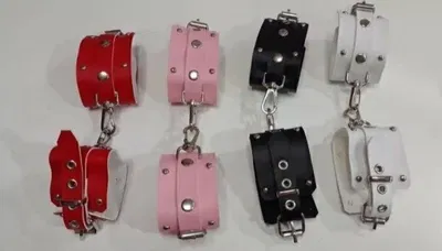 Esposas de cuero 