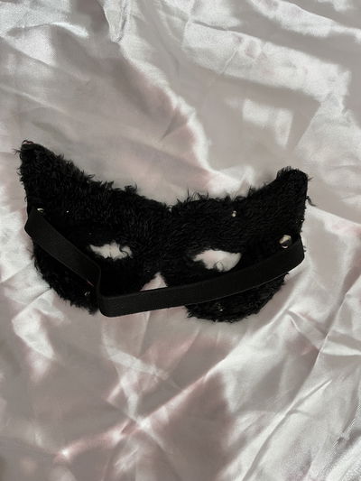 Antifaz cuero y peluche 