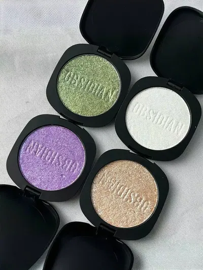 Mystic Glam iuminador y Sombra cremosa - OBSIDIAN Ruby Rose