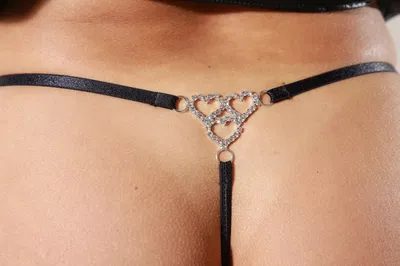 Tanga strass corazones