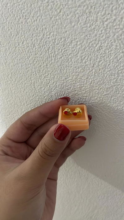 MANZANA CON CUBIC ROJO