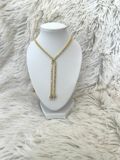 CORBATERO FINO CON CUBIC