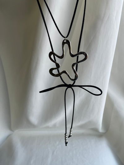 CHOKER GAMUZA FLOR 