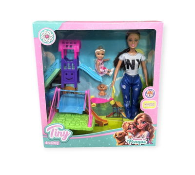 Muñeca Tiny en el parque