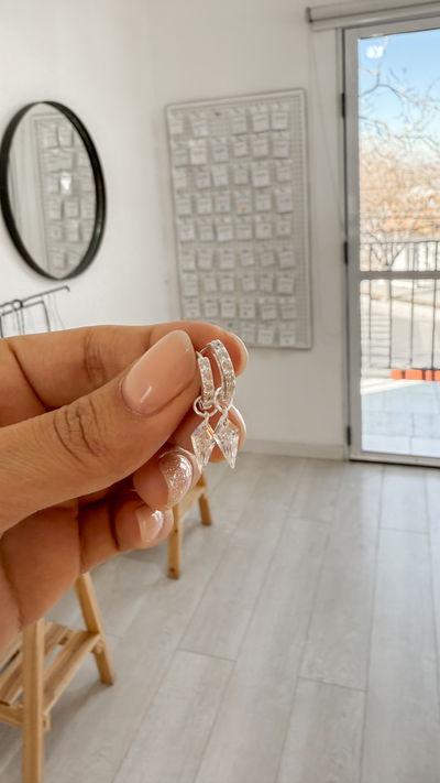 Argollas con dije Triángulo 