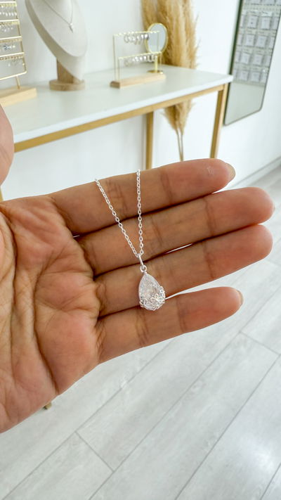 Collar Cubic y Flores