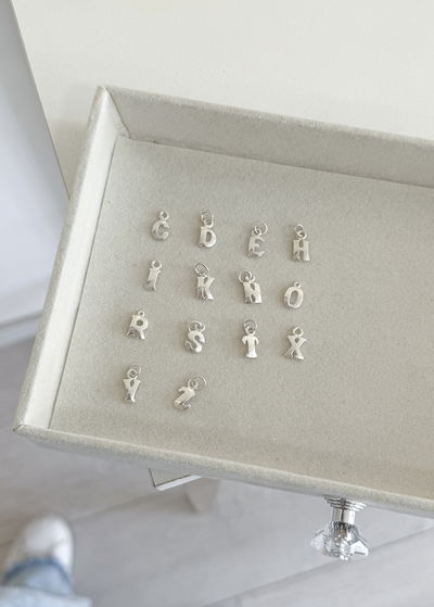 Dijes Letras chiquitas