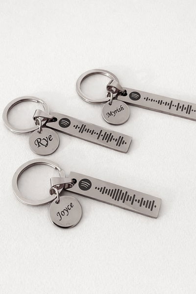 Llavero Barrita + dije redondo 