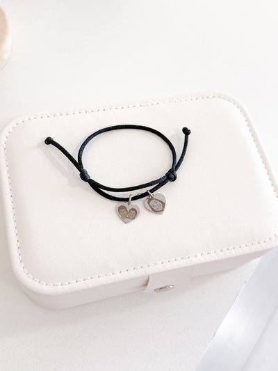 Pulsera de hilo con 2 dijes ACERO
