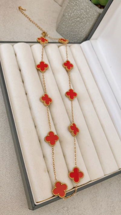 Collar Trébol Rojo ACERO DORADO WATERPROOF