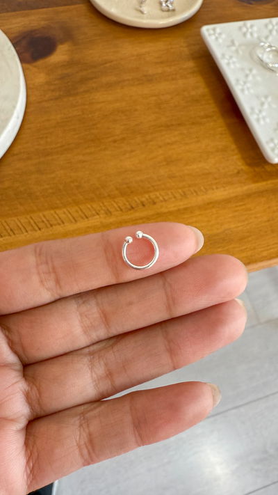 Aro Tini (falso piercings)