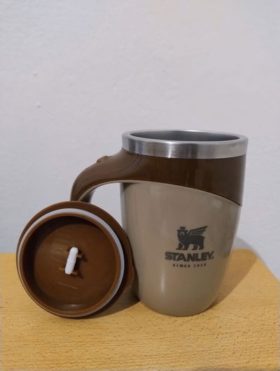 Taza térmica batidora automática magnética 