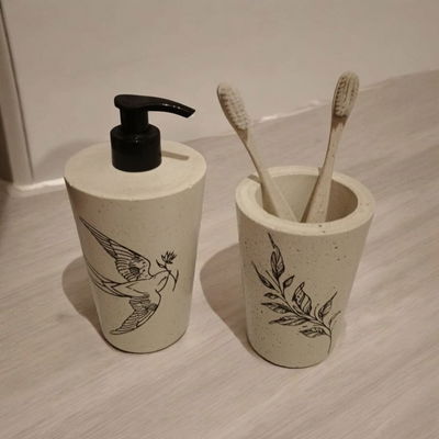 Set de baño (dispenser y portacepillos)
