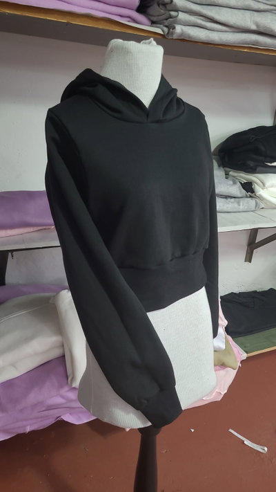 Buzo Corto Crop (color: negro)