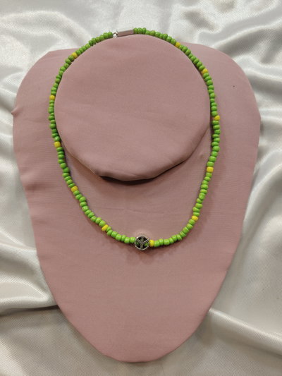 Collar de mostacillas símbolo de paz  