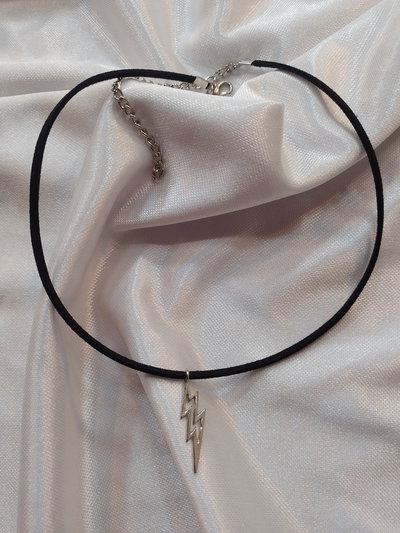 Collar rayo de gamuza 