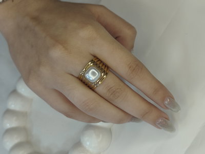 Anillo cuadrado perlado