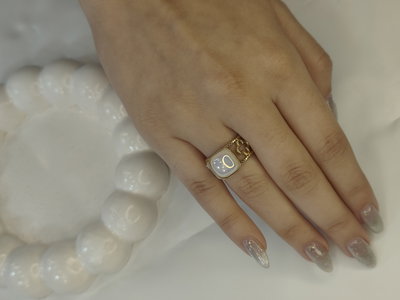 Anillo cuadradito de nacar 