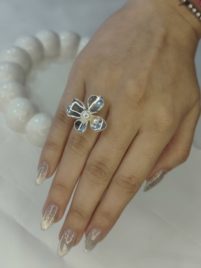 Anillo flor perla