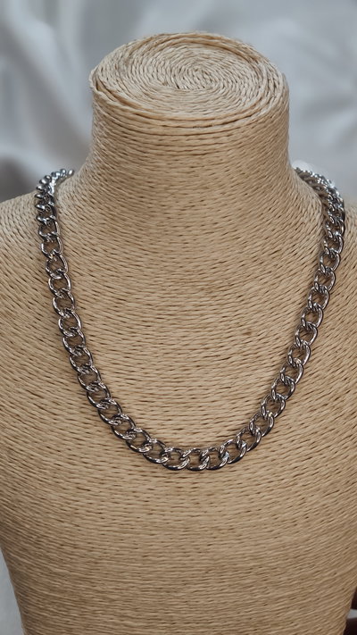 Collar cadena gruesa plateada 