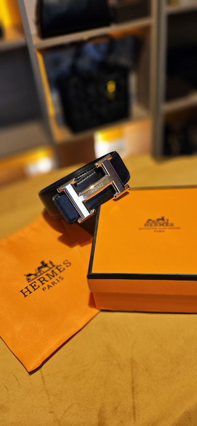 Cinto Hermes negro Hebilla Plateada