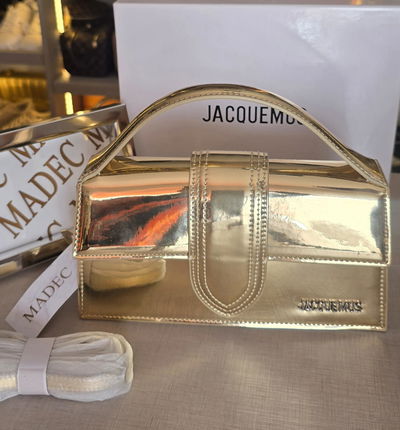 Cartera Jacquemus Dorada