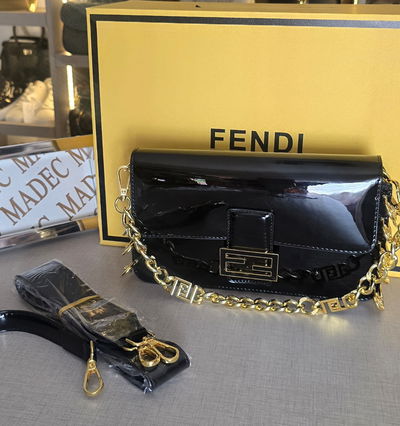 Cartera Fendi/Versace Charol Negra