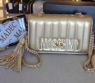 Cartera Moschino Dorada
