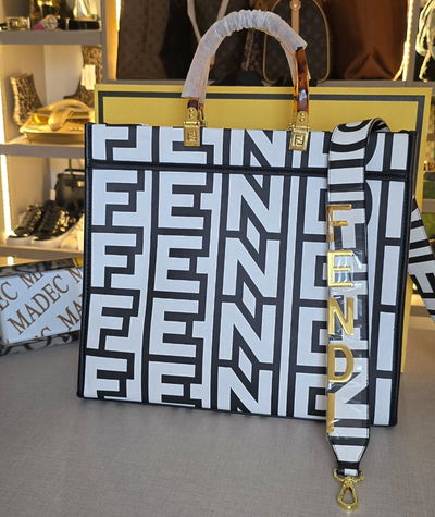 Cartera Fendi Blanca