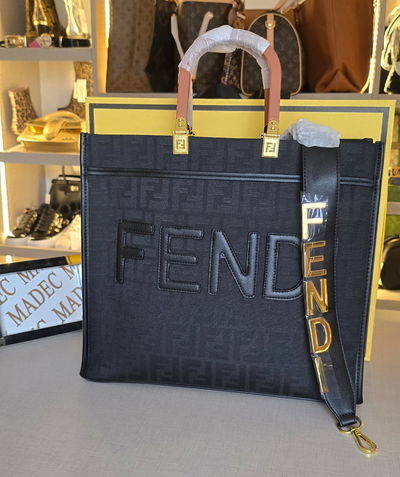 Cartera Fendi Negra