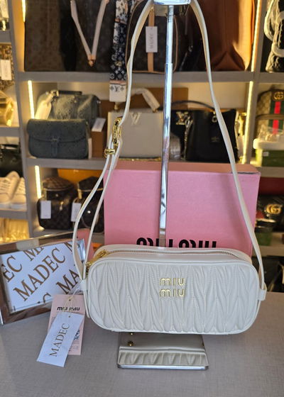 MiuMiu Mini baul Blanca 