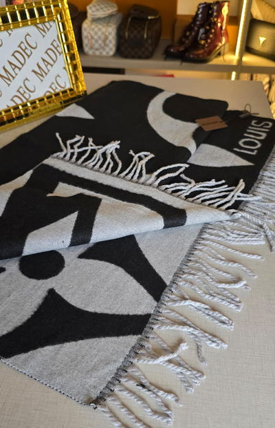 Bufandon Louis Vuitton. Largo 1.74cm-Ancho 63cm