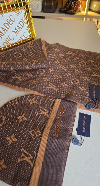 Gorro+Bufanda Louis Vuitton. Largo 1.80cm- Ancho 30cm