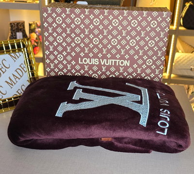   Manta Louis Vuitton en caja