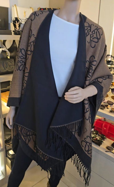 Poncho Loewe 