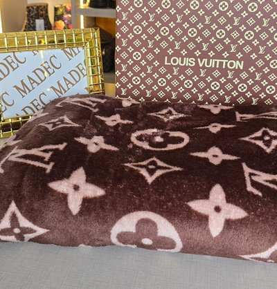 Manta Louis Vuitton en caja