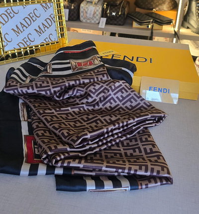 Pañuelo Seda Fendi