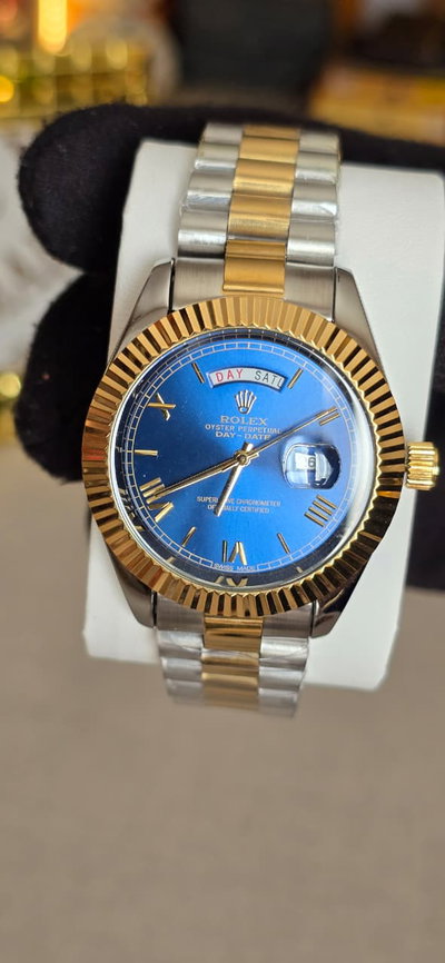 Reloj Rolex Plateado con Dorado fondo azul