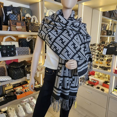 Pashmina Fendi 