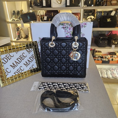 Cartera Lady Dior Negra Herrajes Dorados
