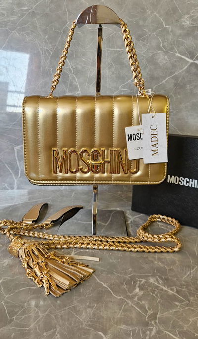 Cartera Moschino Dorada