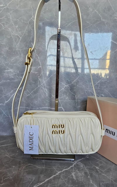 MiuMiu Mini baul Blanca 