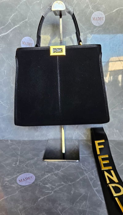 Fendi Negra Gamuzada 